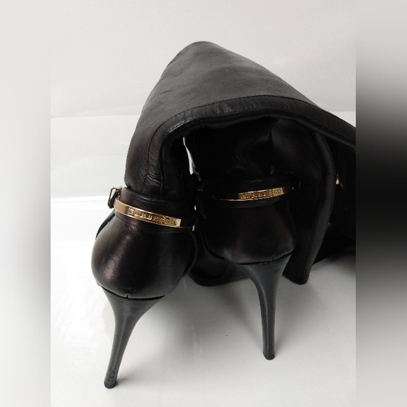 Knee High Toe Burberry Boots - Picture 7 of 9